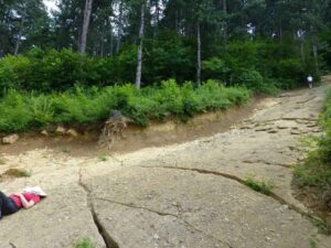 Betonske plošče severna stran piramide Sonca